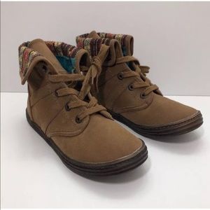Women’s Ankle Boots Size 6 Color Earth Fawn